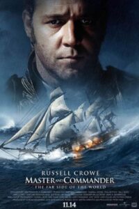A capa ilustrativa do filme compõe o rosto do ator Russel Crowe na parte superior e uma embarcação em alto mar, na parte inferior.